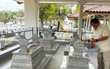 Prabowo Subianto Ziarah ke Makam Kakek di Banyumas, Simbol Penghormatan Sejarah Keluarga