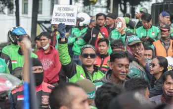 Puluhan Pengemudi Ojek Online Demonstrasi di Kantor Saiful Mujani, Tuntut Permintaan Maaf dan Penangkapan
