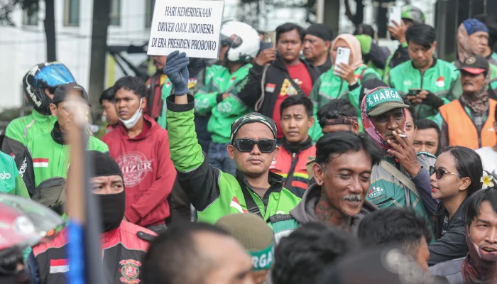 Puluhan Pengemudi Ojek Online Demonstrasi di Kantor Saiful Mujani, Tuntut Permintaan Maaf dan Penangkapan