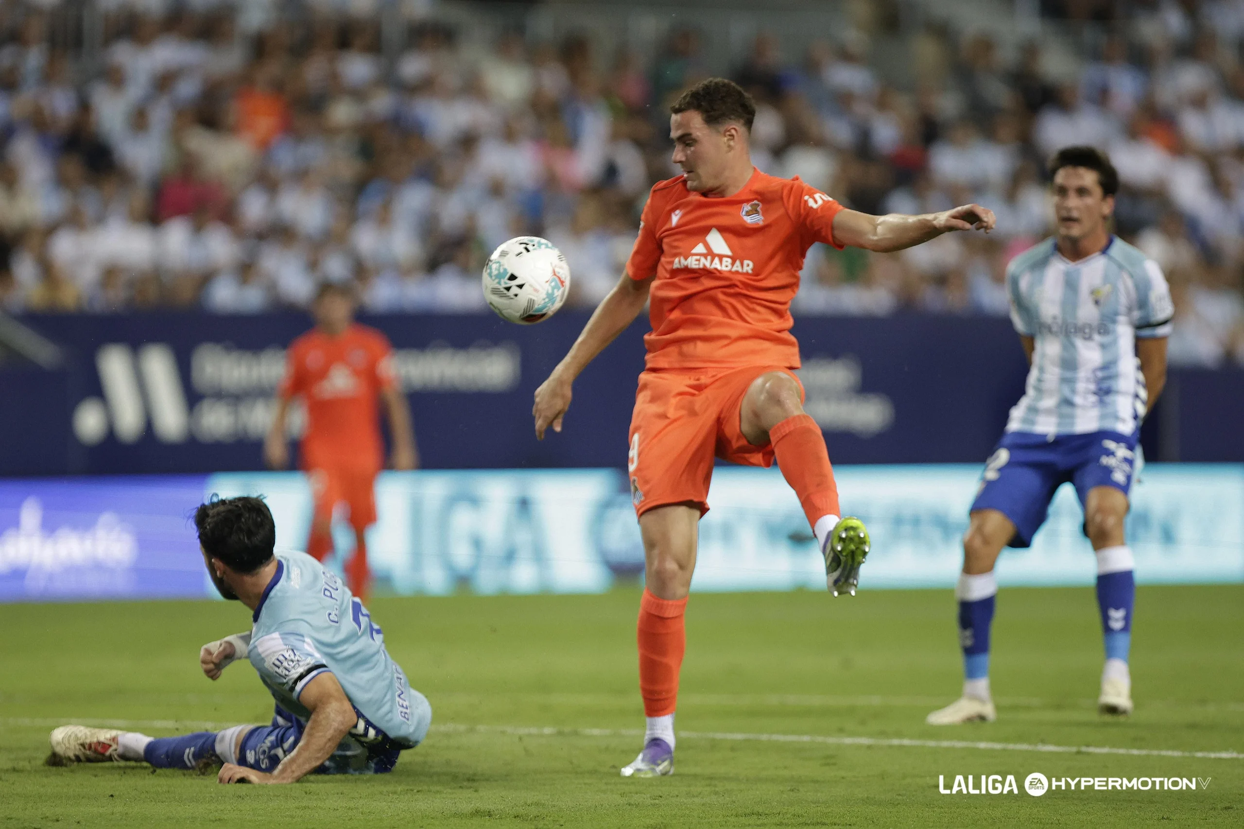 Racing Santander Menang 3-1 atas Real Sociedad B, Menggenggam Puncak LaLiga Hypermotion 2025/26