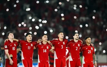 Rumor Panas: Ajax Siapkan Perombakan Besar Musim Depan, Bintang Timnas Indonesia & Eks Manchester United Jadi Target Utama