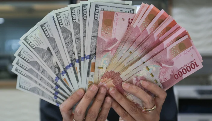 Rupiah 17.300 Tembus Batas Rekor, IHSG Tertekan dan Asing Mulai Cabut