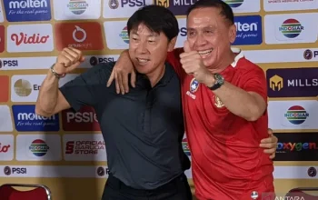 Shin Tae‑Yong Dihujani Kritik Usai Kemenangan 4‑1 atas Timor Leste, Iwan Bule Minta Pelatih Korea Tetap Memimpin Timnas