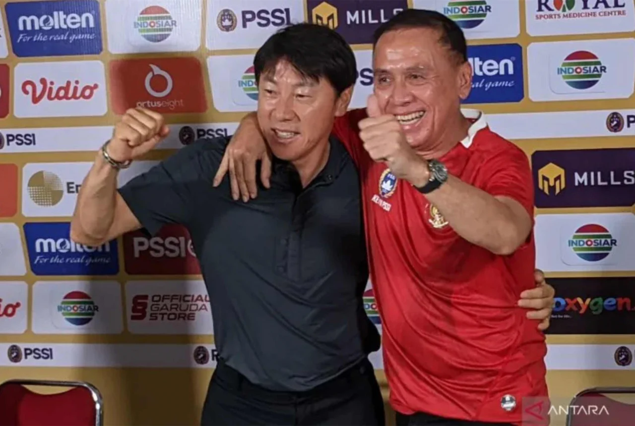Shin Tae‑Yong Dihujani Kritik Usai Kemenangan 4‑1 atas Timor Leste, Iwan Bule Minta Pelatih Korea Tetap Memimpin Timnas