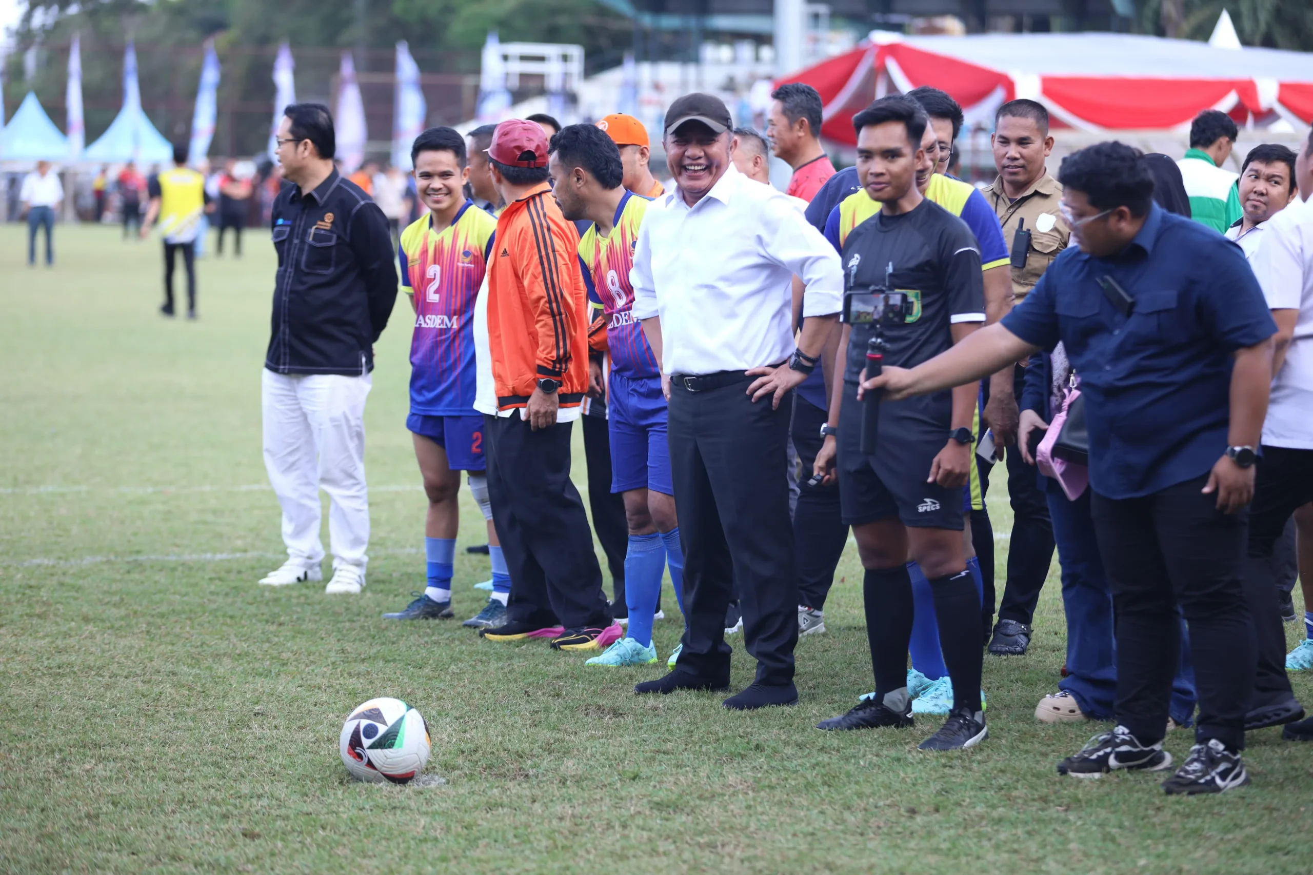 Singapura dalam Sorotan: Dampak Nilai Tukar, Kejahatan Lintas Batas, Turnamen Sepak Bola U17, dan Ritual Korban di Tengah Dinamika Regional