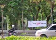 Spanduk ‘Shut Up KDM’ di GBLA Bikin Geger: Dedi Mulyadi Jawab Tenang, Bonus Pemain Rp5 Miliar Terungkap