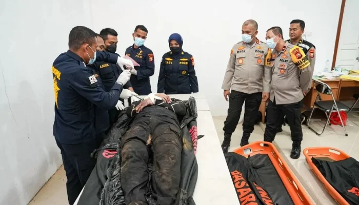 Tragedi Helikopter PK-CFX: Pilot Marindra Wibowo dan 7 Korban Lainnya Teridentifikasi, Penyebab Masih Diselidiki