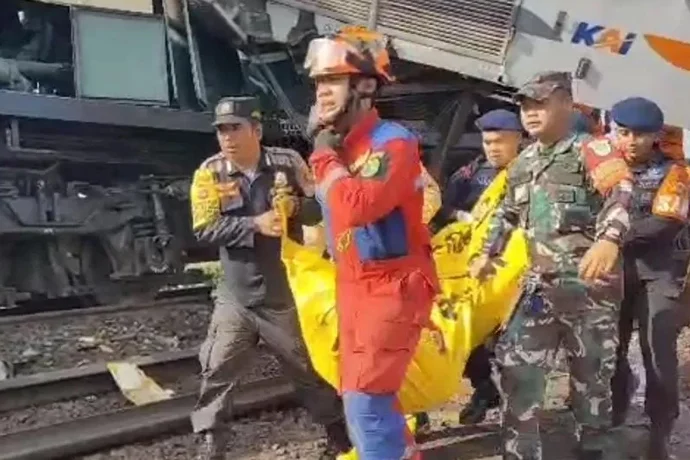 Tragedi KRL Bekasi Timur: 16 Korban Meninggal, 90 Luka – Fokus pada Penanganan korban kereta Bekasi