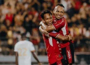 Transformasi Muhammad Rahmat: Dari Winger ke Striker Bikin Lawan Gigit Jari, Dukungannya Menggelegar di GBLA