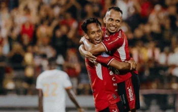 Transformasi Muhammad Rahmat: Dari Winger ke Striker Bikin Lawan Gigit Jari, Dukungannya Menggelegar di GBLA