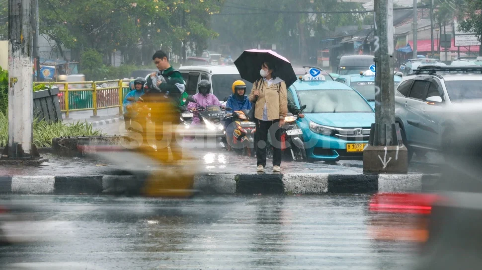 Waspada Hujan Ringan! Cuaca Jakarta Hari Ini Berawan hingga Potensi Gerimis di Seluruh Wilayah