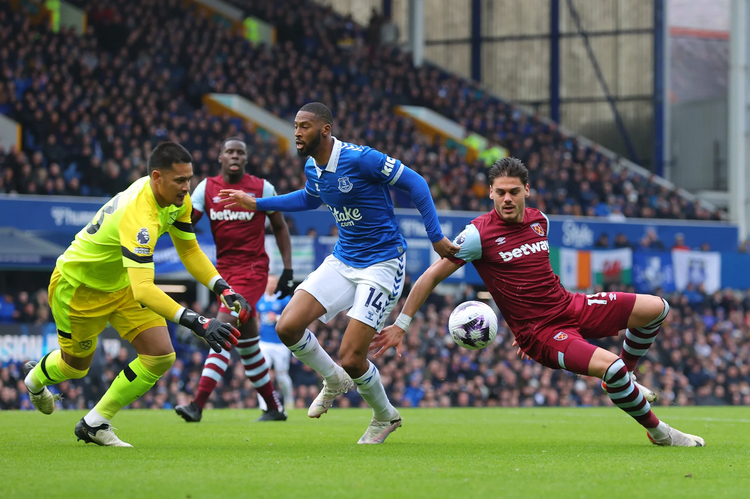 West Ham vs Everton: Kemenangan Dramatis yang Mengguncang Papan Relegasi Premier League