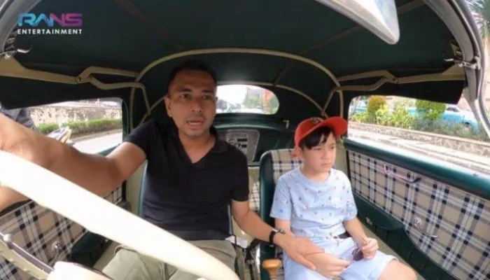 10 Potret Eksklusif Raffi Ahmad mobil antik Bareng Rafathar Keliling Kota – Momen Tak Terlupakan!