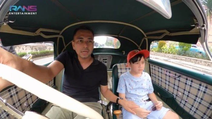 10 Potret Eksklusif Raffi Ahmad mobil antik Bareng Rafathar Keliling Kota – Momen Tak Terlupakan!