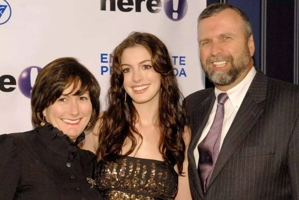 5 Fakta Keluarga Anne Hathaway Pemain The Devil Wears Prada 2