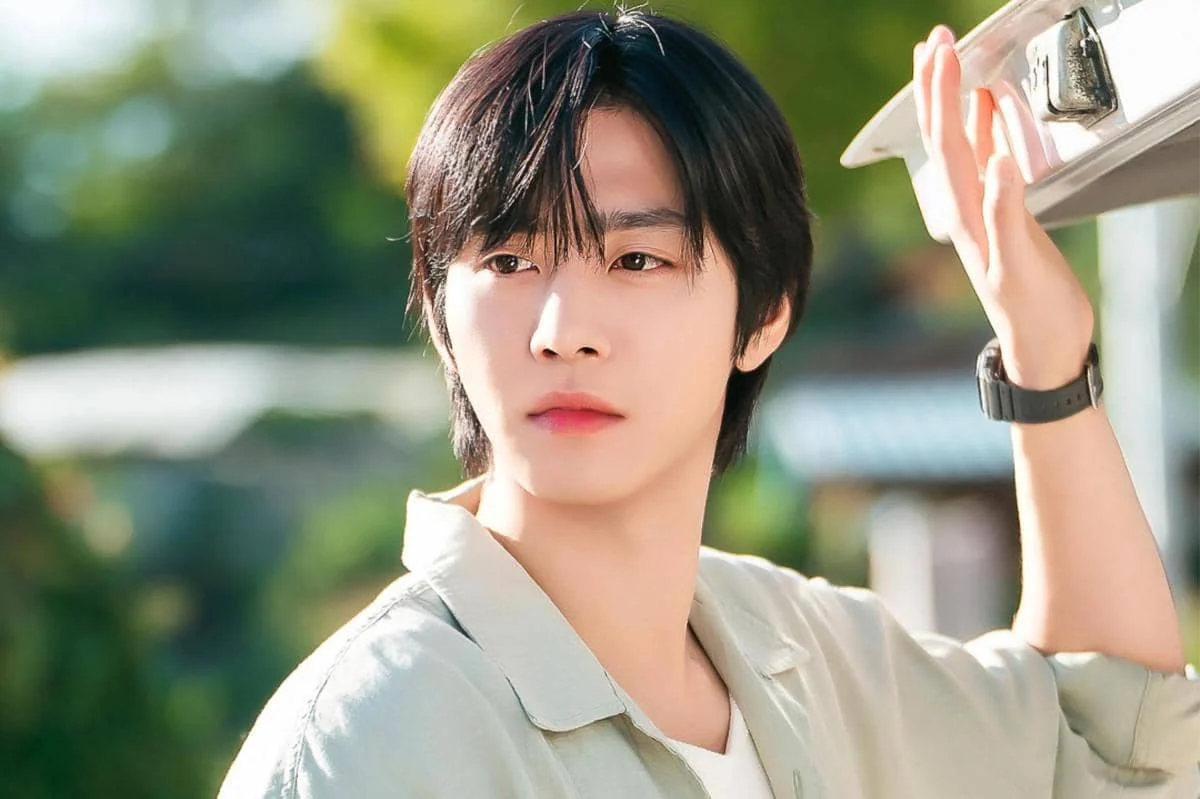 7 Cara Matthew Lee Menikmati Hidup di Drakor Sold Out on You