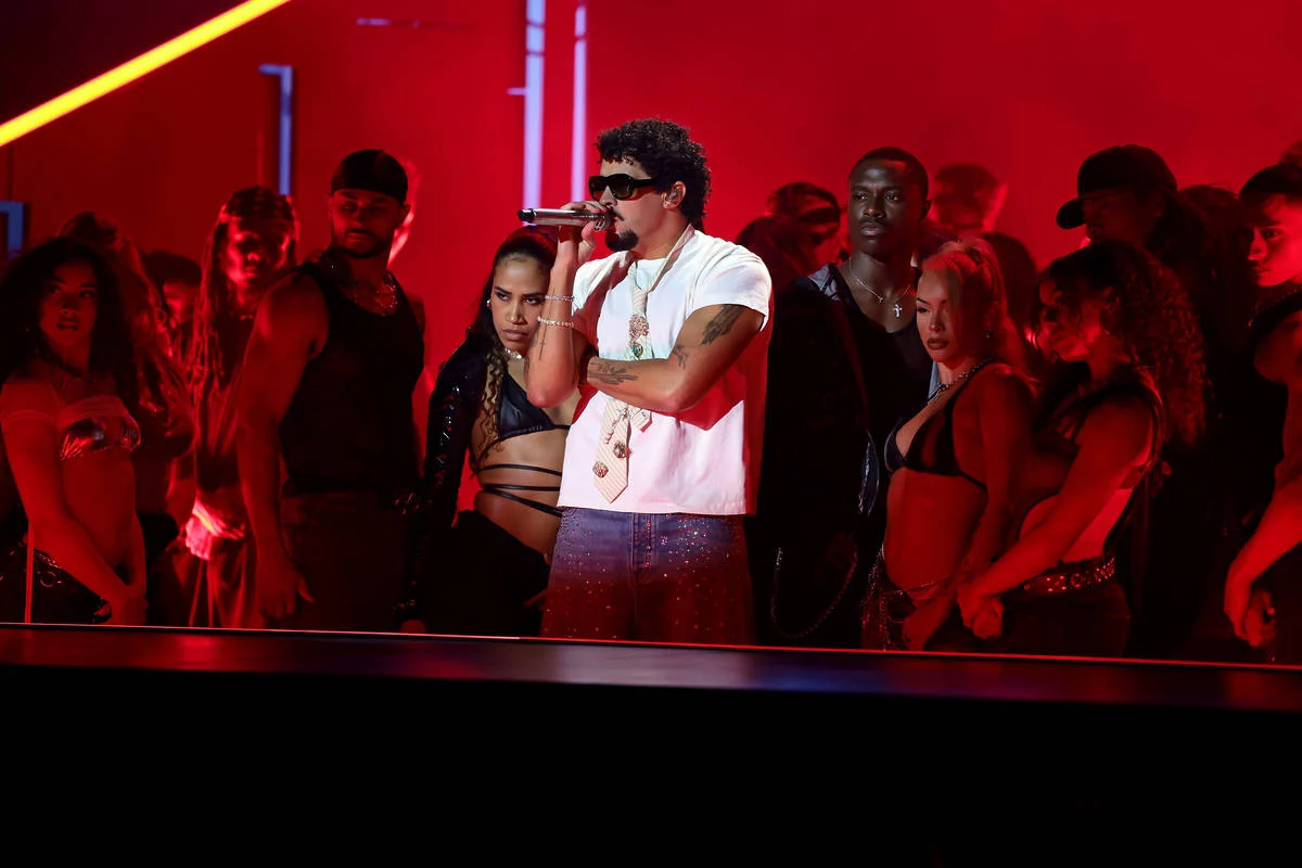 Alejandro Balde dan Rekan di Barcelona Menghadiri Konser Bad Bunny