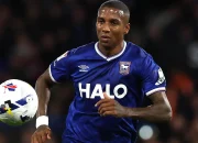Ashley Young Tutup Karirnya Setelah Membawa Ipswich Town Promosi ke Premier League
