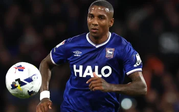 Ashley Young Tutup Karirnya Setelah Membawa Ipswich Town Promosi ke Premier League
