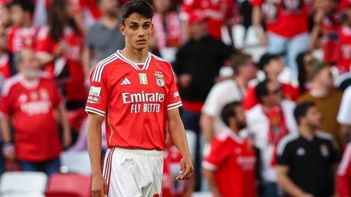 Benfica Terancam Kehilangan Bintang Muda Setelah UEFA Tangguhkan Enam Pertandingan karena Hinaan Anti‑Gay