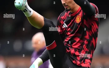 Besiktas Incar Penjaga Gawang Manchester United, Altay Bayindir