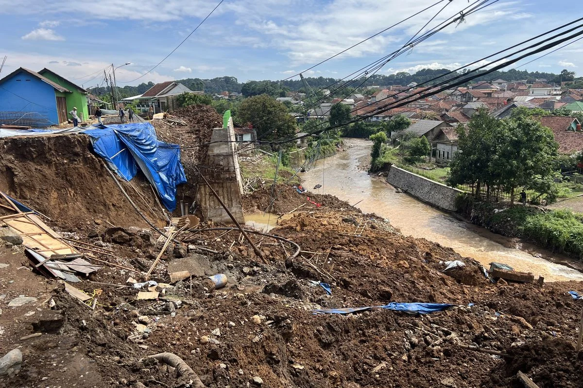 Bogor Bergolak: Longsor Mematikan, Penolakan Tambang, Penemuan Mayat, dan Festival Sunset yang Meriah