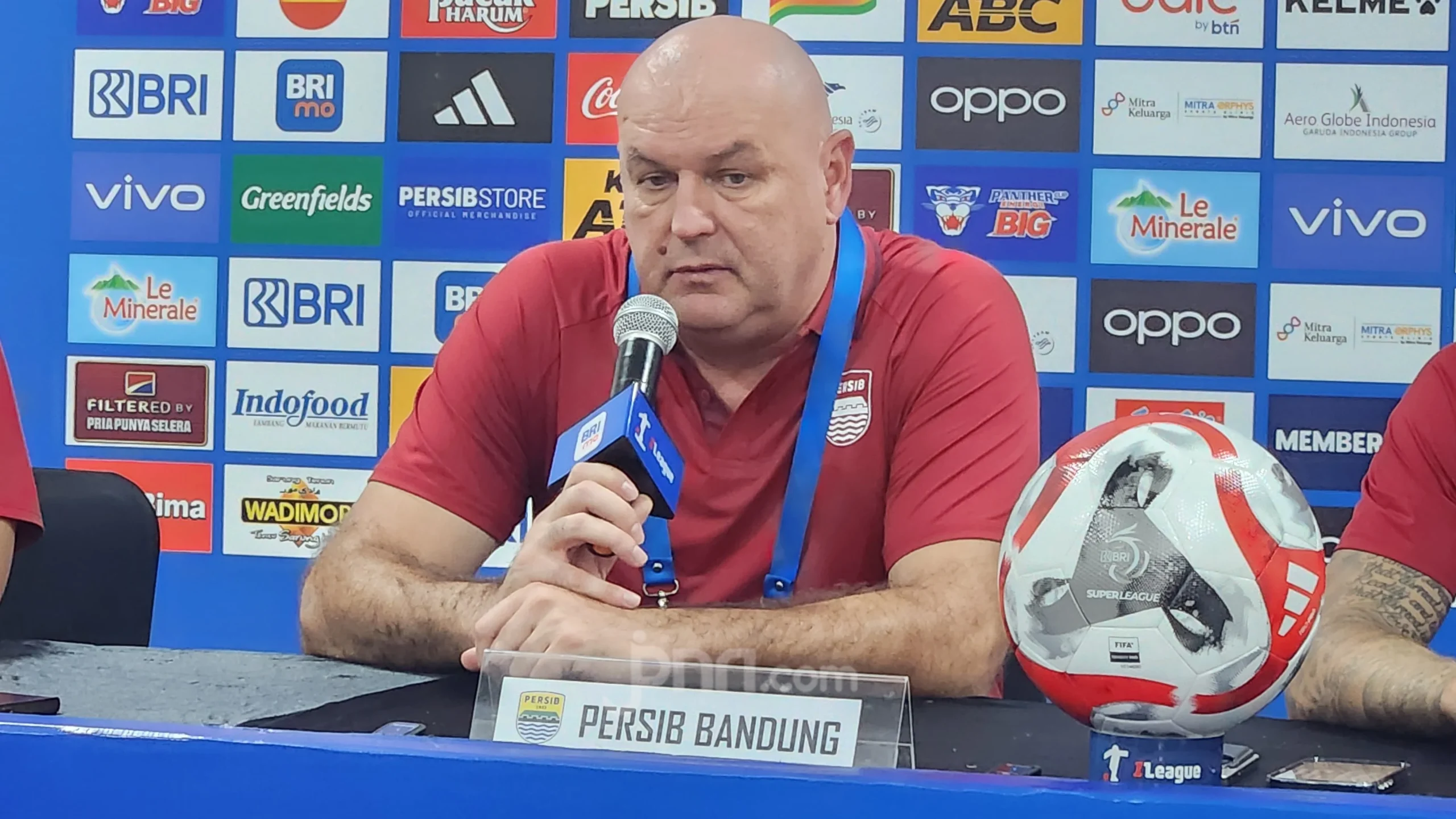 Bojan Hodak Tinggalkan Persib: Kisah di Balik Keputusan Pelatih yang Menggejutkan