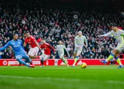 Boxing di Lapangan Hijau: Rayan Cherki Tampil Memukau di Ring, Guardiola Puji Kecepatan Pemain Baru Manchester City