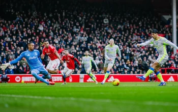 Boxing di Lapangan Hijau: Rayan Cherki Tampil Memukau di Ring, Guardiola Puji Kecepatan Pemain Baru Manchester City