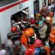 Dedi Mulyadi Salurkan Santunan Korban KRL Bekasi Rp 50 Juta