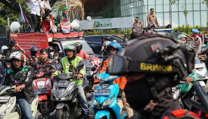 Demo Hari Ini di Jakarta: Pengemudi Ojek Online dan Mahasiswa Turun ke Jalan