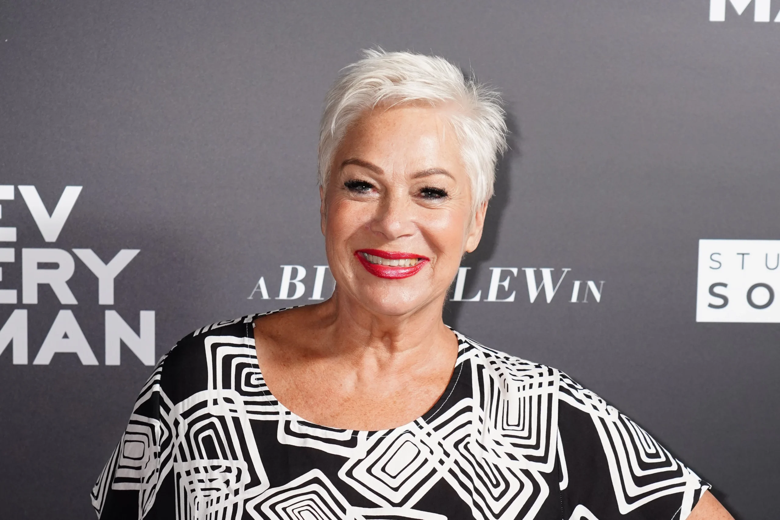 Denise Welch Merasa Terkejut Setelah Mengetahui Kesulitan Rekan Kerjanya