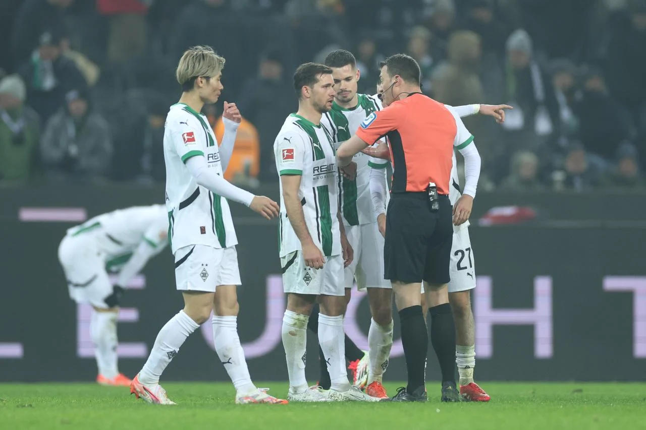 Drama Kartu Merah Castrop dan Konflik Pelatih di Wolfsburg vs Mönchengladbach – Analisis Mendalam