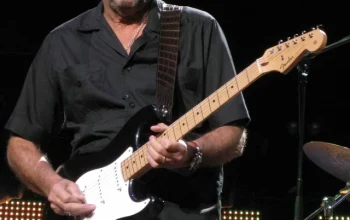 Eric Clapton: Sang Gitaris Legendaris yang Tak Pernah Betah