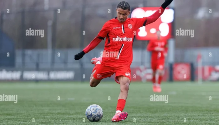 FC Groningen Incar Marley Dors dari Almere City