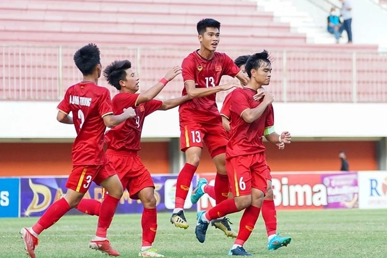 FC Thun dan U17 Việt Nam: Dua Cerita Berbeda di Dunia Sepak Bola