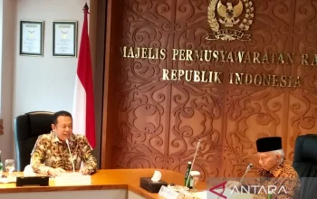 Fitnah Personal terhadap Sekretaris Kabinet: Amien Rais Dikecam Ferdinand Hutahaean