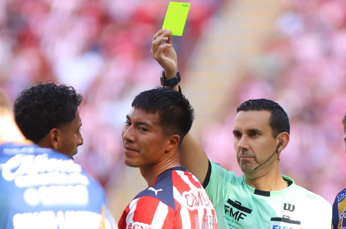 Gabriel Milito Diburu Defensa y Justicia, Apakah Ia Akan Tinggalkan Chivas?