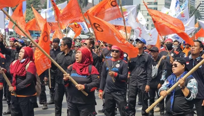 Gebrak Kritik Serikat Buruh Dekat Kekuasaan: Fakta Demo Buruh, Penangkapan, dan Dukungan Politik