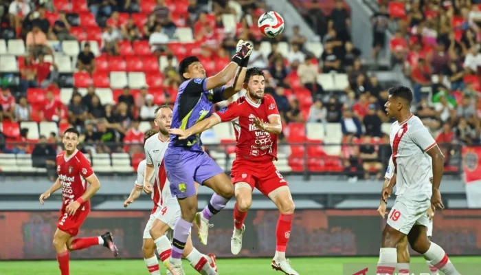 Gejolak Klasemen Super League: Madura United Menolak Turun Kasta, Borneo Tempel Persib