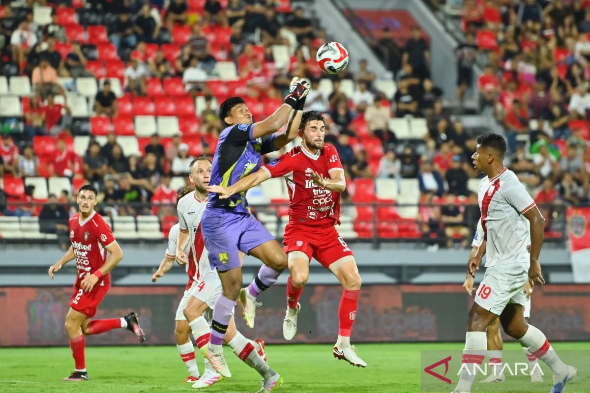 Gejolak Klasemen Super League: Madura United Menolak Turun Kasta, Borneo Tempel Persib