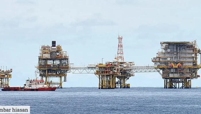 Harga minyak melonjak tajam: Dampak keputusan Trump di Selat Hormuz bikin pasar global bergolak