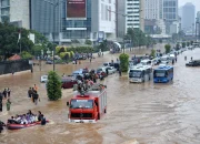 Hujan Deras Mengguyur Indonesia, Berdampak pada Kehidupan Sehari-hari