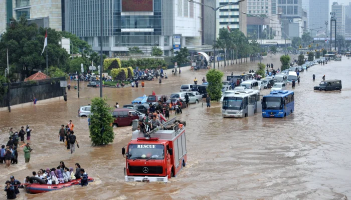 Hujan Deras Mengguyur Indonesia, Berdampak pada Kehidupan Sehari-hari