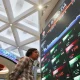 IHSG Diprediksi Koreksi, Saham PTRO dan ANTM Jadi Sorotan