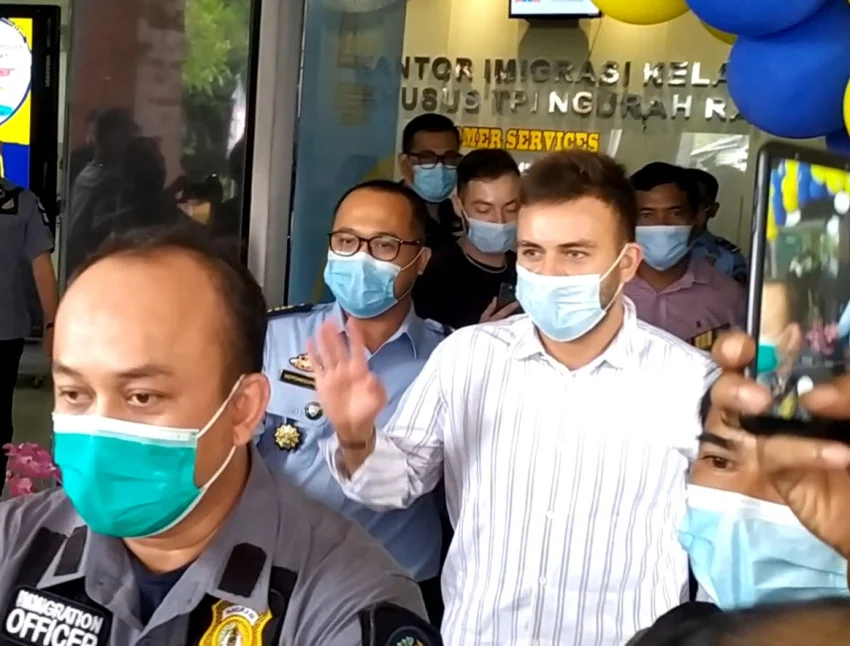 Imigrasi Ngurah Rai Usir Bule Italia yang Bersaing dengan Polisi, Kakanwil Ingatkan Aturan Imigrasi