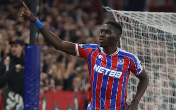 Ismaïla Sarr dan Crystal Palace Raih Trofi Conference League