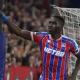 Ismaïla Sarr dan Crystal Palace Raih Trofi Conference League