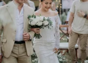 Jennifer Coppen Tampil Menawan di Pernikahan Ayahnya dengan Gaya Prewedding yang Elegan
