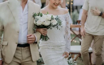 Jennifer Coppen Tampil Menawan di Pernikahan Ayahnya dengan Gaya Prewedding yang Elegan